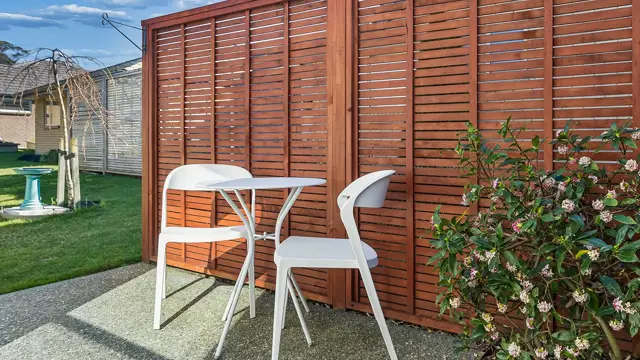 Villa 40 - patio with table and chair 