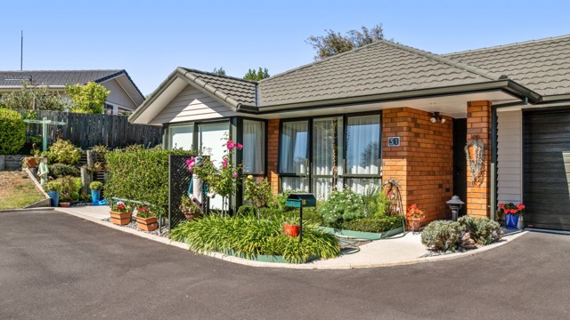 Villas Redwood Retirement Village