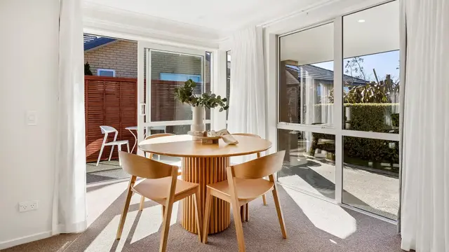 Villa 40 - dining table 