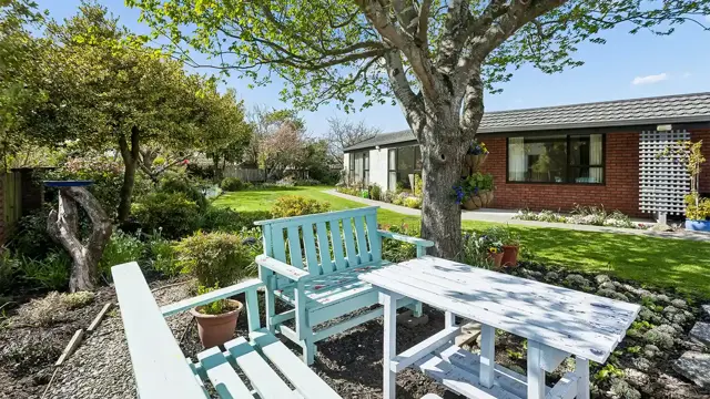 Cashmere View _ outdoor seating 