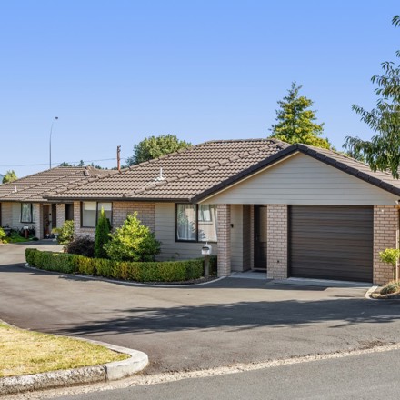 Villas Redwood Retirement Village