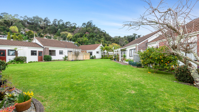 Waiokaraka Retirement Village Villa Exterior and Gardens