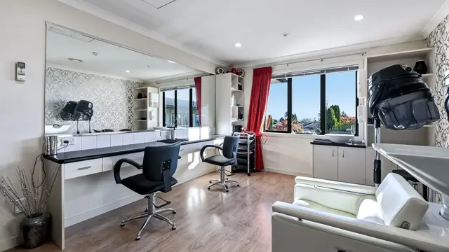Liston Heights RV - salon 