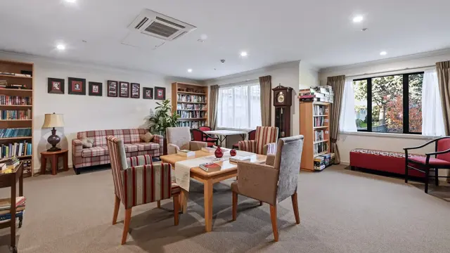Liston Heights RV - library 
