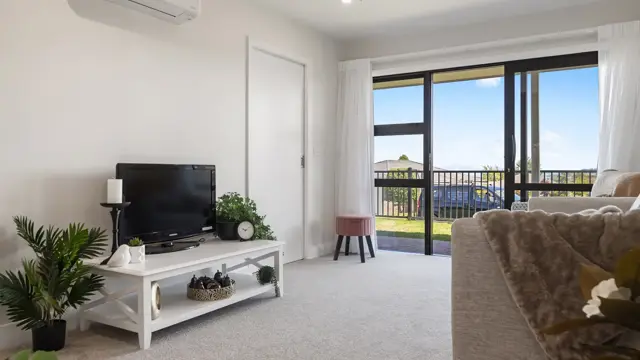 Liston Heights serviced studio apartment - TV