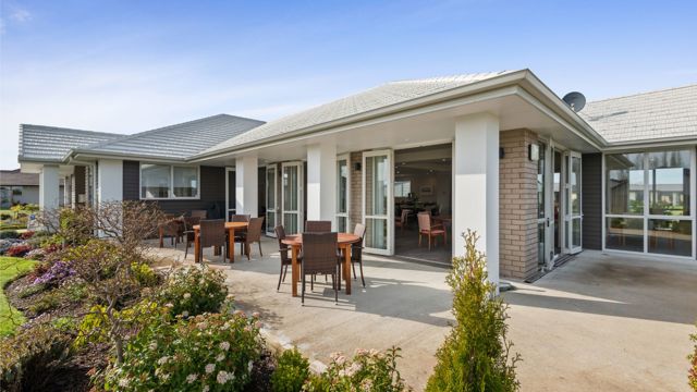Patio Windsor Park Retirement Village