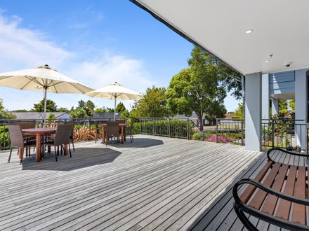 Deck Wattle Downs Retirement Village