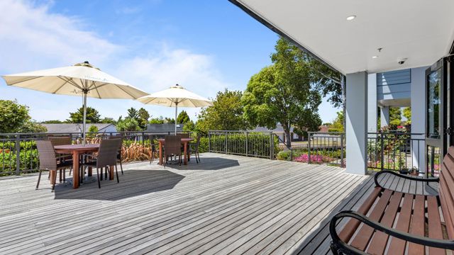 Deck Wattle Downs Retirement Village