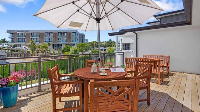 Deck with outdoor seating 