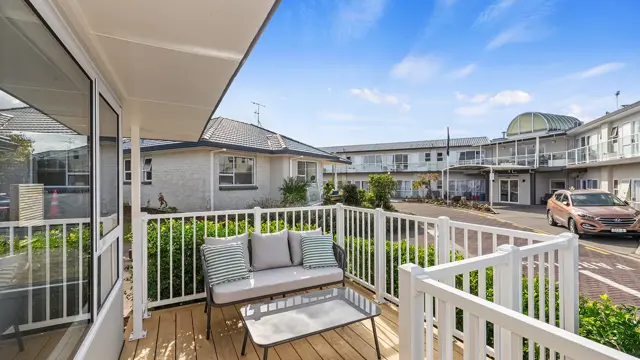 Remuera _ Villa 21 _ deck 