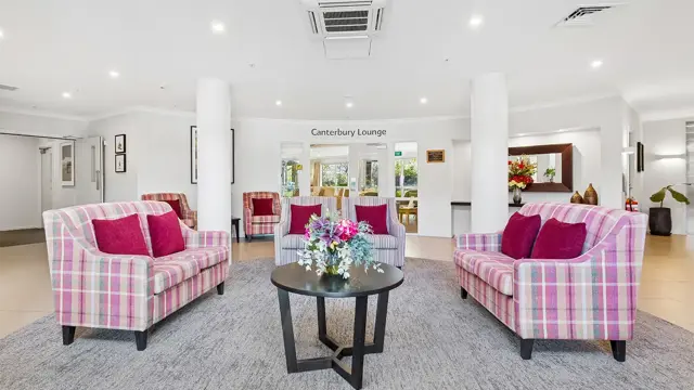 Cashmere View _ Community lounge with pink chairs