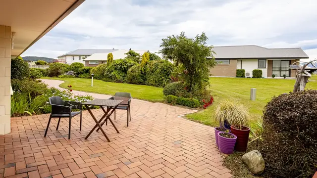 Longwood Care Home - outdoor seating 