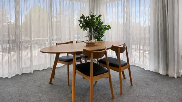 Kaiapoi Apt - dining table 