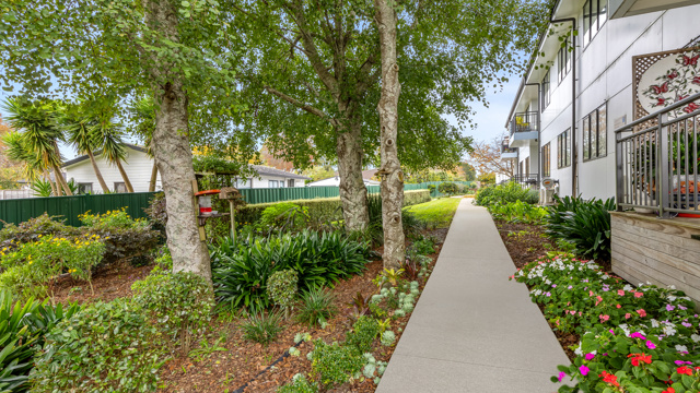 Garden path 