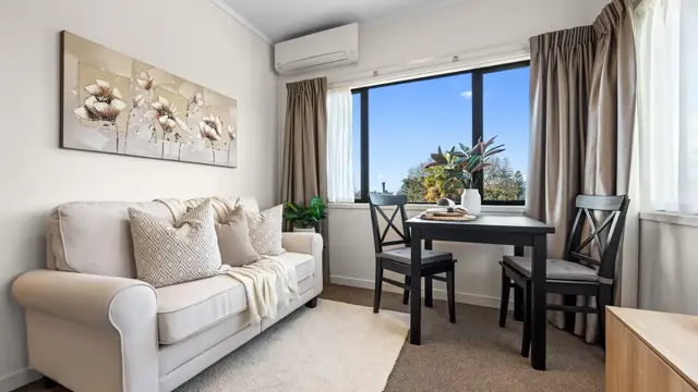 Cedar Manor studio apartment Lounge and Dinning