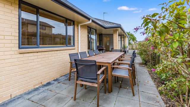 Winara Retirement Village Community Outdoor Dining 