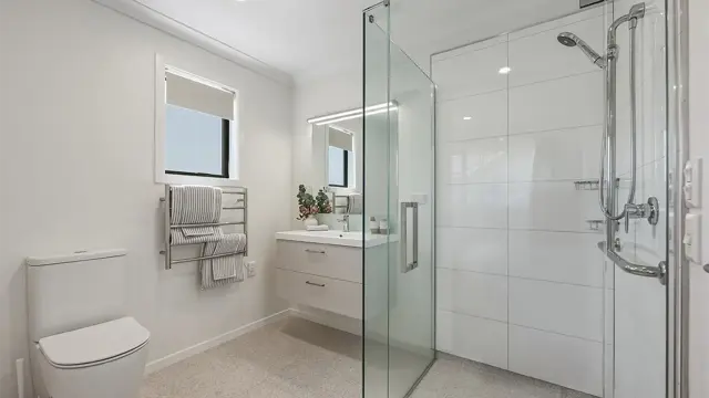 Redwood villa 33 - bathroom with shower and toilet 