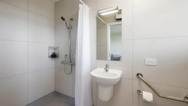 Liston Heights serviced studio apartment - Bathroom
