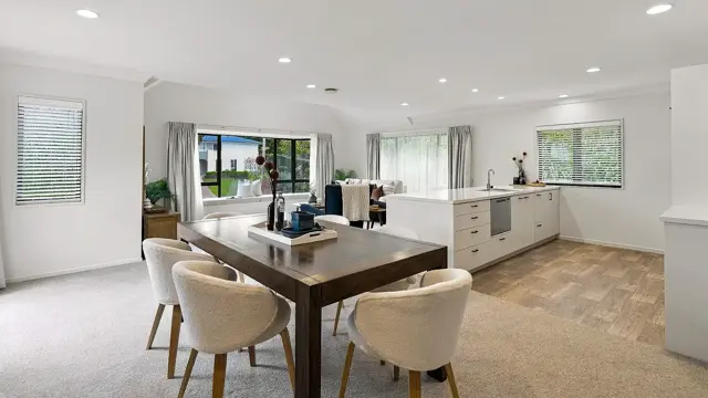 Villa 3/17 7th Ave - dining and kitchen 