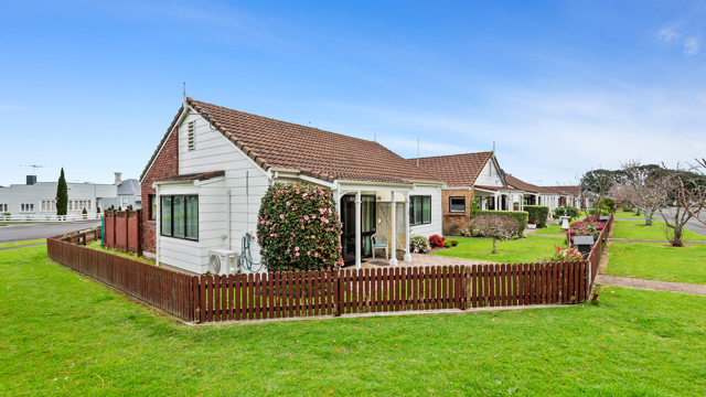 Waiokaraka Retirement Village Villa Exterior and Gardens