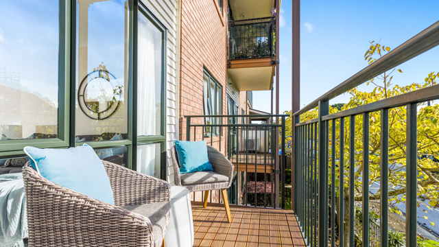Outdoor Patio Deck Glenburn Apartment