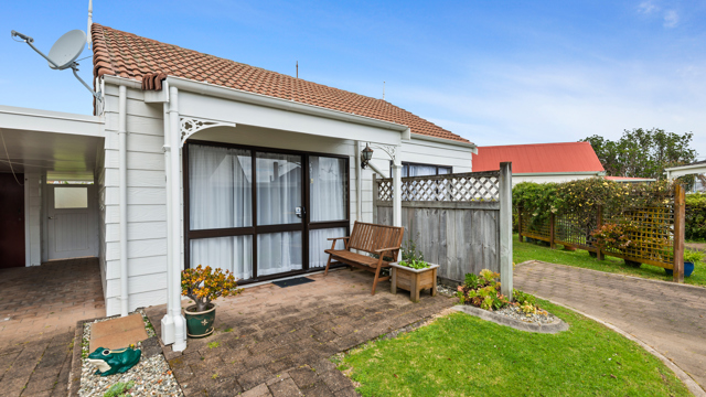 Waiokaraka Retirement Village Villa Entrance and Seating
