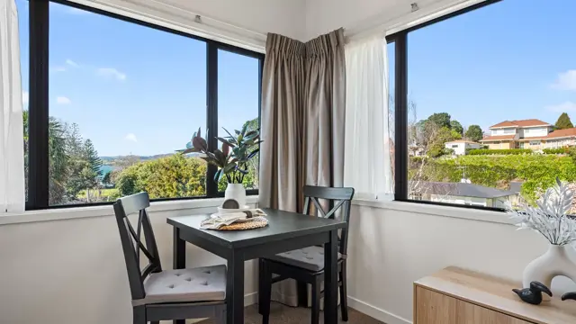 Cedar Manor studio apartment Dinning