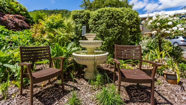Winara Retirement Village Gardens and Seating