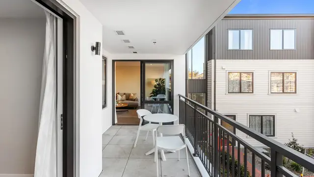 Ruataniwha apartment - balcony 