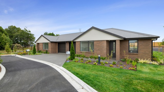 Villa Front View Foxbridge