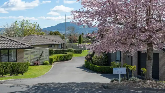 Redwood - street with villas