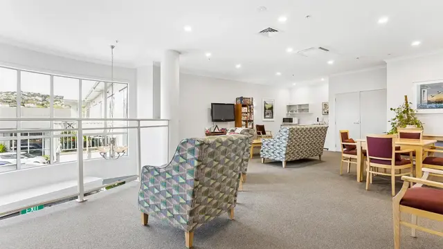 Cashmere View _ Community lounge with table and chairs 