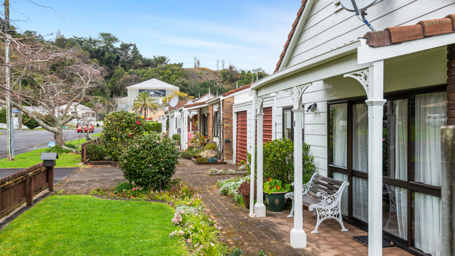 Waiokaraka Retirement Village Villa Entrance and Seating